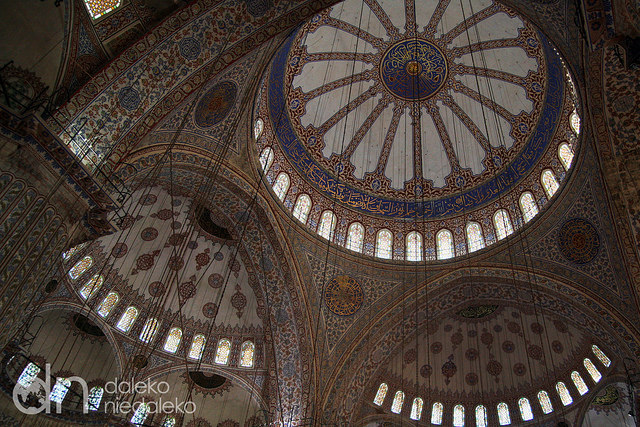 Wnętrze Błękitnego Meczetu w Stambule