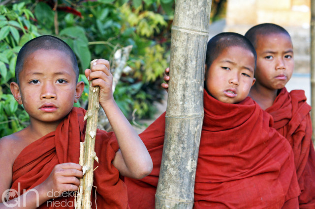 Młodzi mnisi z klasztoru Hti Tain