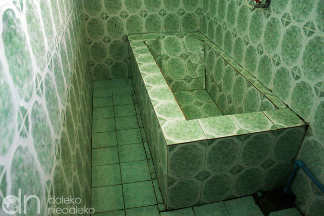 Wanna w łazience Golden Lily Guest House w Kalaw