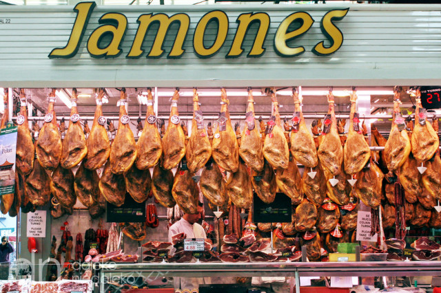Jamones - stoisko ze świńskimi nóżkami