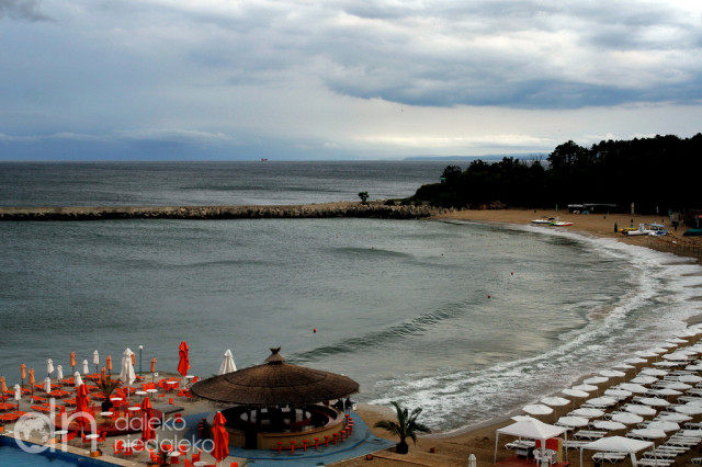 Wybrzeże Morza Czarnego w Św. Konstantynie w pochmurny dzień