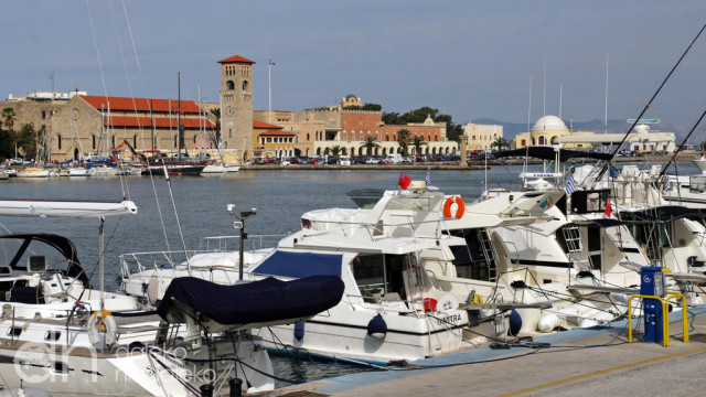 Port Mandraki w Rodos