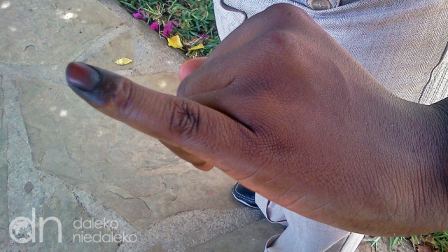 Palec umazany tuszem po głosowaniu