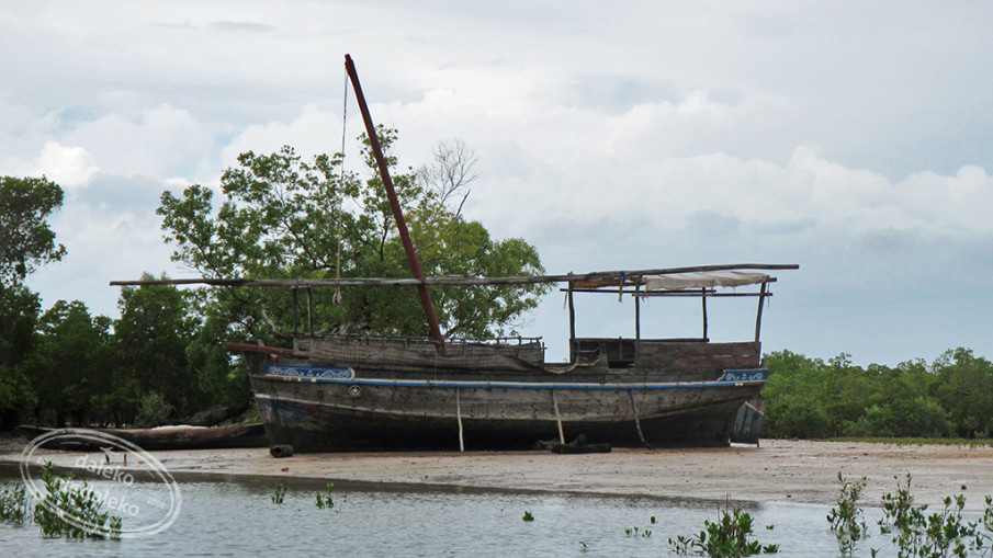Drewniana łódź dau