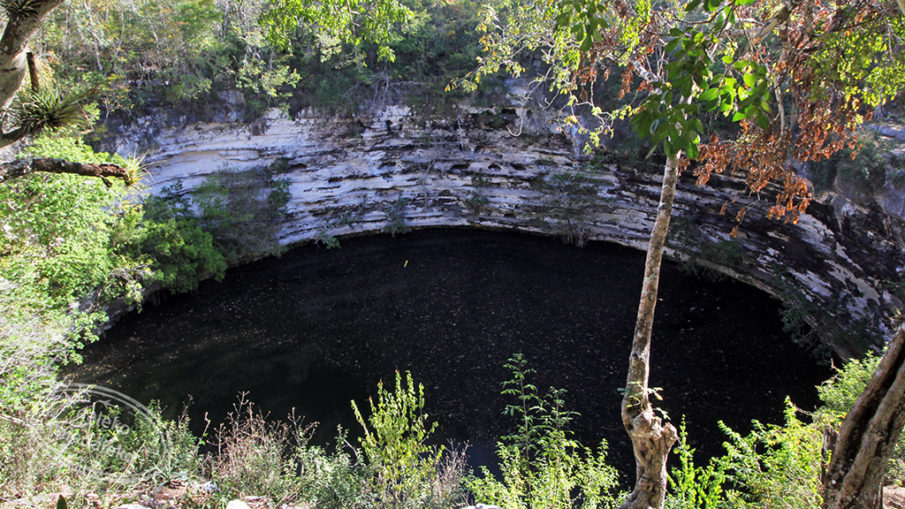 Cenote Sagrado w Chichen Itza